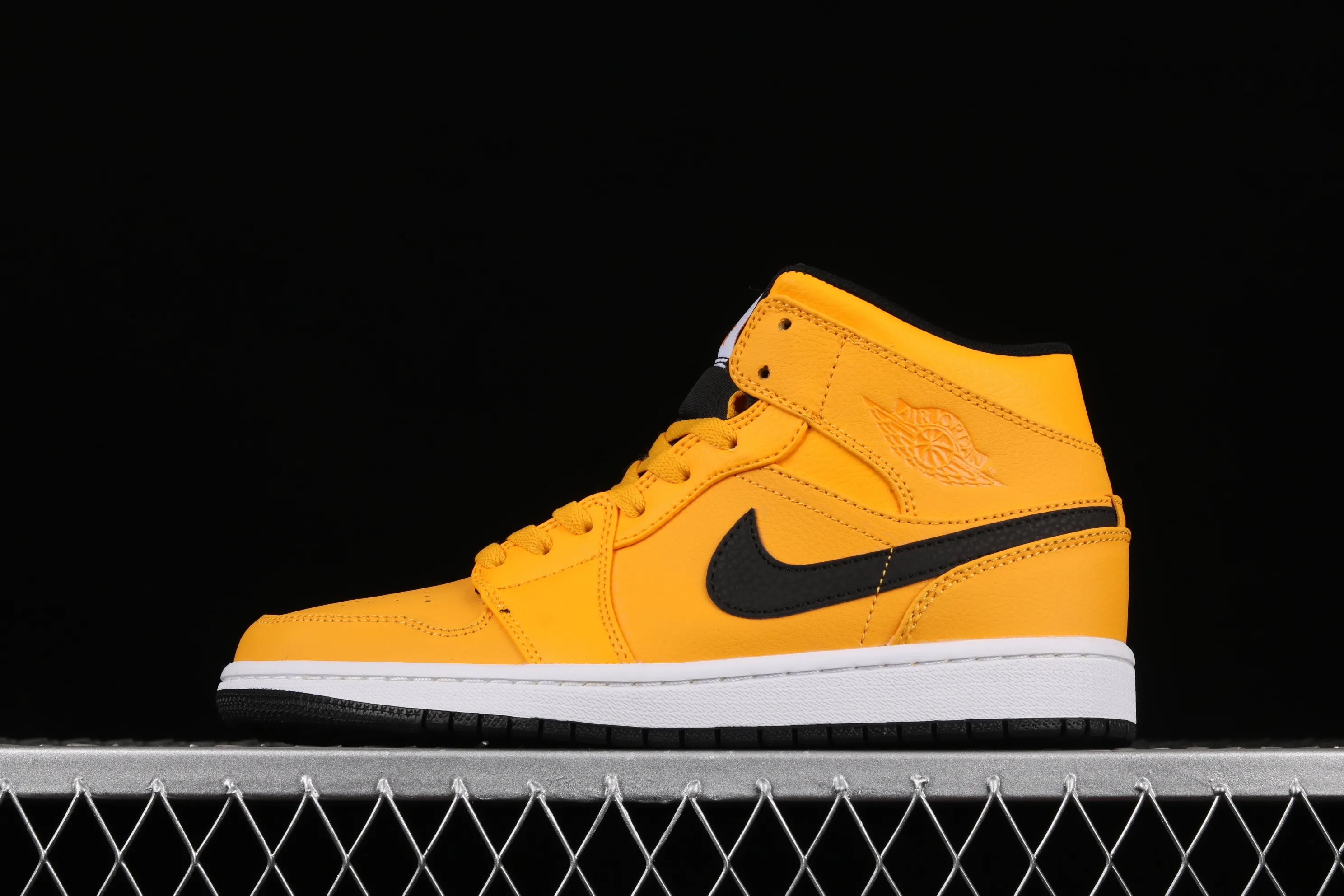 All Categories Air Jordan Jordan Series Basketball Shoes Air Jordan 1 Mid Air Jordan 1 Mid "Black and Yellow Little New Love" Taxi Color 554724-700